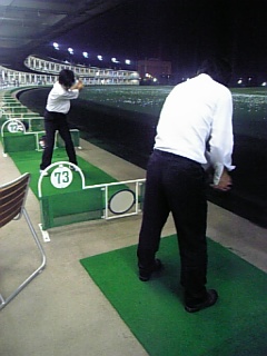 夜間ゴルフ練習
